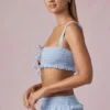 Crop top à volants et noué sur le devant Ottilie, bleu poudré