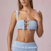 Crop top à volants et noué sur le devant Ottilie, bleu poudré