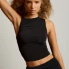 Débardeur asymétrique froncé Kirbie en noir Débardeur asymétrique froncé Kirbie en noir
