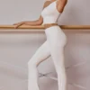 Débardeur asymétrique torsadé blanc cassé Débardeur asymétrique torsadé blanc cassé