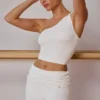 Débardeur asymétrique torsadé blanc cassé Débardeur asymétrique torsadé blanc cassé