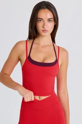 Débardeur court à superpositions Soft Active, couleur rouge fraise