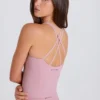 Débardeur long à bretelles croisées dans le dos, couleur mauve Débardeur long à bretelles croisées dans le dos, couleur mauve