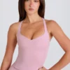 Débardeur long à bretelles croisées dans le dos, couleur mauve Débardeur long à bretelles croisées dans le dos, couleur mauve