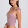 Débardeur à nouer en maille côtelée, couleur mauve Débardeur à nouer en maille côtelée, couleur mauve