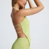 Haut asymétrique à dos nu et col licou Elania, vert olive Haut asymétrique à dos nu et col licou Elania, vert olive