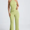 Haut asymétrique à dos nu et col licou Elania, vert olive Haut asymétrique à dos nu et col licou Elania, vert olive