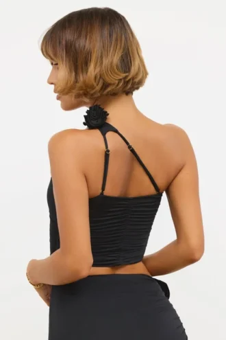 Haut asymétrique en jersey moulant avec détails roses de Tesia, couleur noir