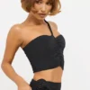 Haut asymétrique en jersey moulant avec détails roses de Tesia, couleur noir Haut asymétrique en jersey moulant avec détails roses de Tesia, couleur noir
