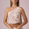 Haut asymétrique à motif floral primevère avec détail foulard Rae Haut asymétrique à motif floral primevère avec détail foulard Rae