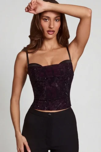 Haut à col bénitier et découpe Armelia avec ornements, motif serpent violet