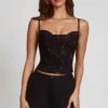 Haut à col bénitier et découpe transparente Armelia en noir Haut à col bénitier et découpe transparente Armelia en noir