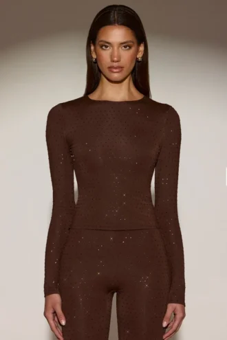 Haut à col rond et manches longues Venia orné de strass, couleur marron chocolat