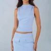 Haut à col roulé Aurelle en simili-suède bleu pâle Haut à col roulé Aurelle en simili-suède bleu pâle