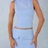 Haut à col roulé Aurelle en simili-suède bleu pâle Haut à col roulé Aurelle en simili-suède bleu pâle