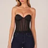 Haut corset bandeau à lacets Zoa en noir Haut corset bandeau à lacets Zoa en noir