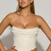 Haut corset drapé orné Sterling en blanc Haut corset drapé orné Sterling en blanc