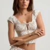 Haut corset en popeline de coton froncée Faela à imprimé de roses Haut corset en popeline de coton froncée Faela à imprimé de roses