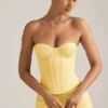 Haut corset à lacets Araminta en jaune pastel