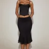 Haut corset à lacets et col bénitier en satin Eirwen, noir Haut corset à lacets et col bénitier en satin Eirwen, noir