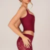 Haut corset à lacets Jemara en rouge cerise Haut corset à lacets Jemara en rouge cerise