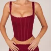 Haut corset à lacets Jemara en rouge cerise Haut corset à lacets Jemara en rouge cerise