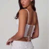 Haut corset à lacets orné Letitia en blanc Haut corset à lacets orné Letitia en blanc