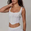 Haut corset à lacets orné Letitia en blanc Haut corset à lacets orné Letitia en blanc