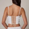 Haut corset à lacets orné Letitia en blanc Haut corset à lacets orné Letitia en blanc