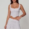 Haut corset à lacets orné Letitia en blanc Haut corset à lacets orné Letitia en blanc