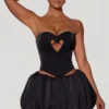 Haut corset sans bretelles Amora avec découpe en forme de cœur et ornements, noir Haut corset sans bretelles Amora avec découpe en forme de cœur et ornements, noir