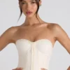 Haut corset sans bretelles à lacets et fronces Melvina, couleur ivoire Haut corset sans bretelles à lacets et fronces Melvina, couleur ivoire