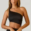 Haut court asymétrique froncé Brisa en noir Haut court asymétrique froncé Brisa en noir