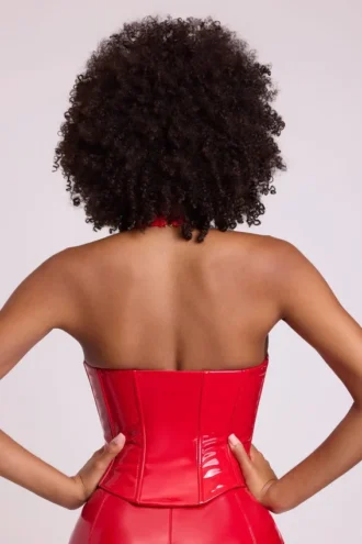 Haut court corset en vinyle à dos nu et lacets Ophelia, couleur rouge feu