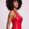 Haut court corset en vinyle à dos nu et lacets Ophelia, couleur rouge feu Haut court corset en vinyle à dos nu et lacets Ophelia, couleur rouge feu