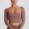 Haut court Soft Active à encolure en cœur, couleur moka Haut court Soft Active à encolure en cœur, couleur moka