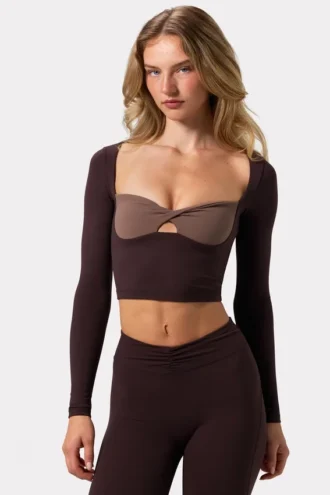 Haut court Soft Active à torsade sur le devant, couleur Espresso