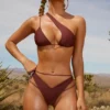 Haut de bikini asymétrique Carmella en marron Haut de bikini asymétrique Carmella en marron