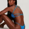 Haut de bikini à bretelles et encolure dégagée en seersucker bleu néon Haut de bikini à bretelles et encolure dégagée en seersucker bleu néon