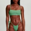 Haut de bikini à bretelles et encolure dégagée en seersucker vert écume Haut de bikini à bretelles et encolure dégagée en seersucker vert écume