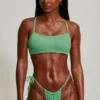 Haut de bikini à bretelles et encolure dégagée en seersucker vert écume Haut de bikini à bretelles et encolure dégagée en seersucker vert écume