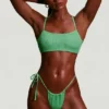 Haut de bikini à bretelles et encolure dégagée en seersucker vert écume Haut de bikini à bretelles et encolure dégagée en seersucker vert écume