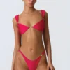 Bas de bikini cheeky orné de volutes, couleur rose framboise