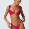 Bas de bikini cheeky orné de volutes, couleur rose framboise
