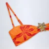 Haut de bikini dos nu à détails métalliques Baracoa, imprimé orange orchidée Haut de bikini dos nu à détails métalliques Baracoa, imprimé orange orchidée