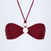 Haut de bikini dos nu froncé avec détails métalliques Savai, couleur cerise foncée Haut de bikini dos nu froncé avec détails métalliques Savai, couleur cerise foncée