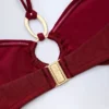 Haut de bikini dos nu froncé avec détails métalliques Savai, couleur cerise foncée Haut de bikini dos nu froncé avec détails métalliques Savai, couleur cerise foncée