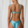 Haut de bikini froncé avec détails en perles Akoya, couleur turquoise Haut de bikini froncé avec détails en perles Akoya, couleur turquoise