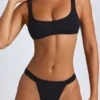 Haut de bikini Malibu à encolure dégagée, noir Haut de bikini Malibu à encolure dégagée, noir
