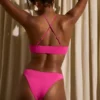 Haut de bikini Mykonos à encolure en fente, couleur fuchsia Haut de bikini Mykonos à encolure en fente, couleur fuchsia